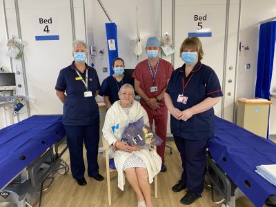 (L-R) Matron Samantha Goy, Sister Lizzie Saxby, Consultant Mark Rowsell and Matron Julie Record with patient Elizabeth Jackman